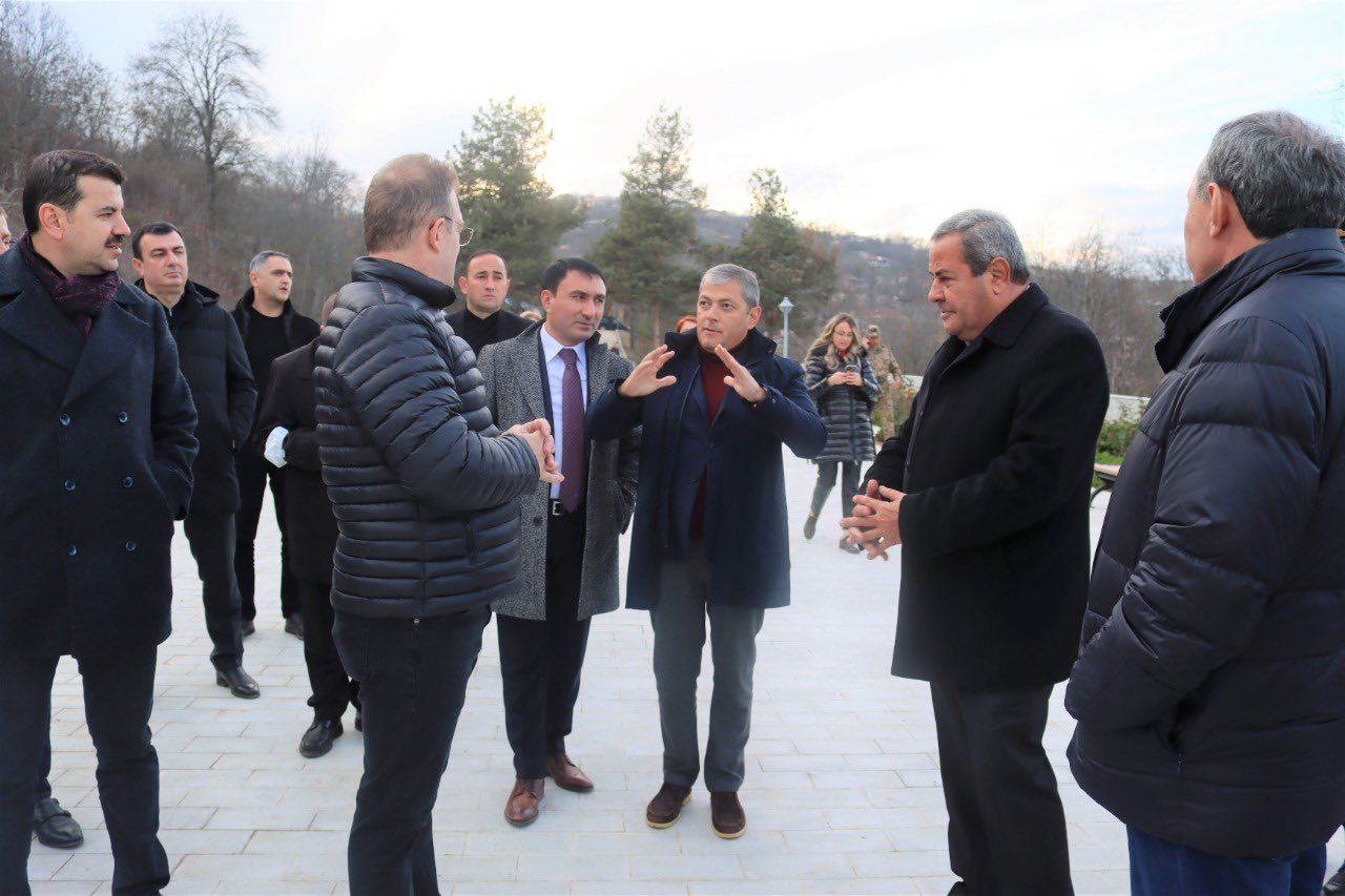 Делегация во главе с Кямраном Алиевым и Шабаном Йылмазом посетила Шушу (ФОТО) - Gallery Image