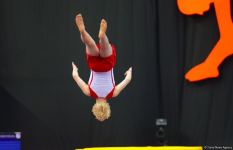 Радость победы – лучшие моменты первого дня Всемирных соревнований среди возрастных групп по прыжкам на батуте и тамблингу (ФОТО)