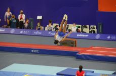 В Баку стартовал первый день 28-х Всемирных соревнований среди возрастных групп по прыжкам на батуте и тамблингу (ФОТО)