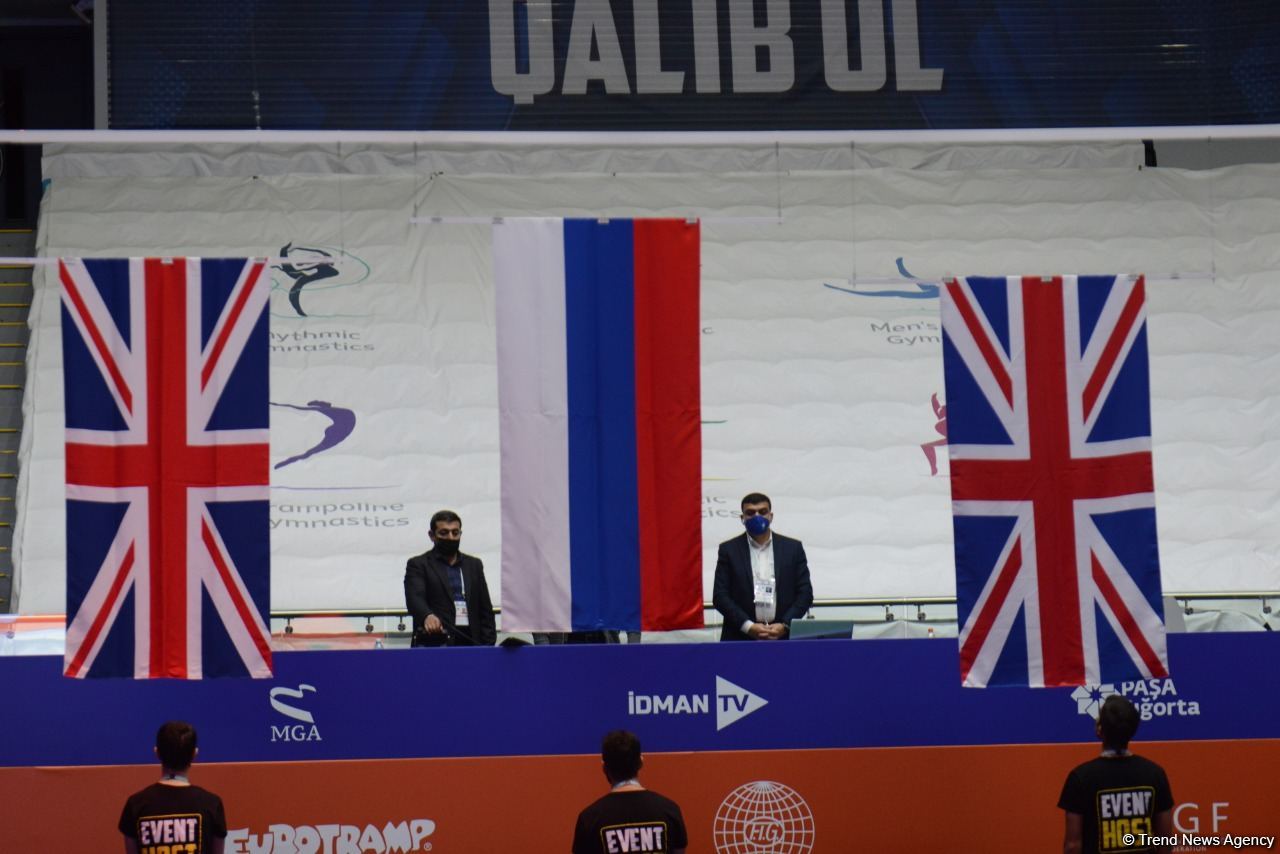 В Баку состоялась церемония награждения победителей и призеров Всемирных соревнований среди возрастных групп по прыжкам на батуте и тамблингу (ФОТО)