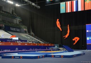 В Баку определились финалисты Всемирных соревнований среди возрастных групп в прыжках на акробатической дорожке у мужчин