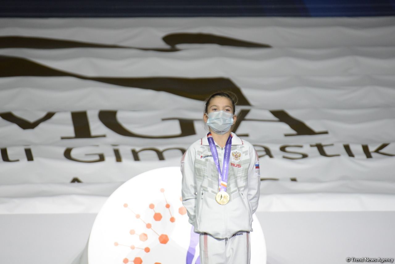 В Баку состоялась церемония награждения победителей второго дня Всемирных соревнований среди возрастных групп по прыжкам на батуте и тамблингу (ФОТО) - Gallery Image