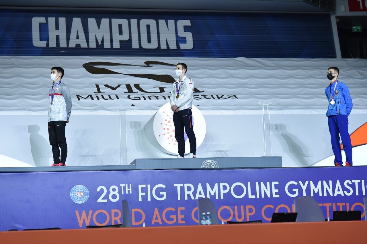 В Баку состоялась церемония награждения победителей третьего дня Всемирных соревнований среди возрастных групп по прыжкам на батуте и тамблингу (ФОТО) - Gallery Image