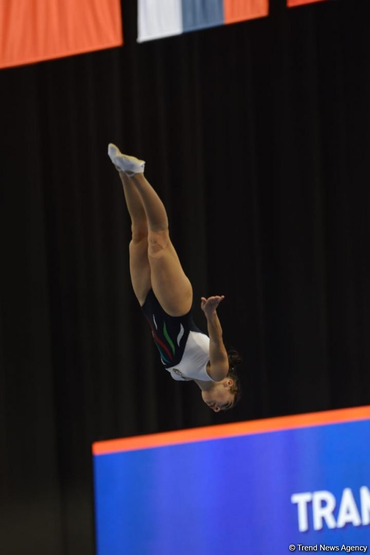 В Баку стартовал третий день 28-х Всемирных соревнований среди возрастных групп по прыжкам на батуте и тамблингу (ФОТО)