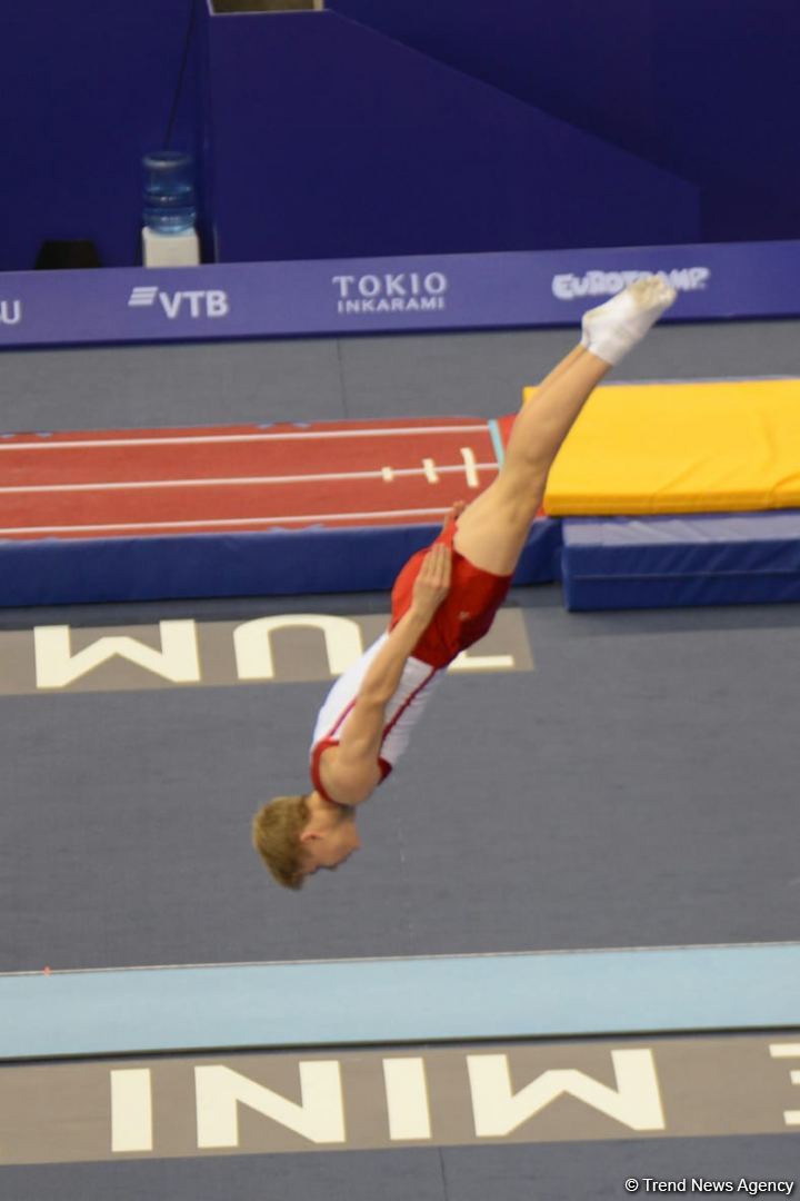 В Баку стартовал третий день 28-х Всемирных соревнований среди возрастных групп по прыжкам на батуте и тамблингу (ФОТО)