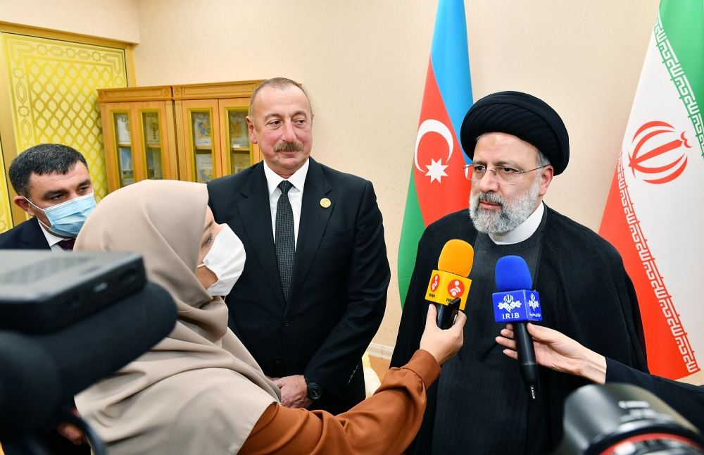 В отношениях с Азербайджаном не должно быть никаких недопониманий - Президент Ирана