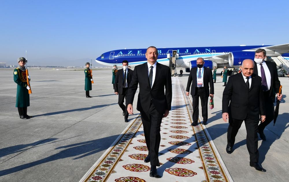 Президент Ильхам Алиев прибыл с визитом в Туркменистан (ФОТО) (версия 2)
