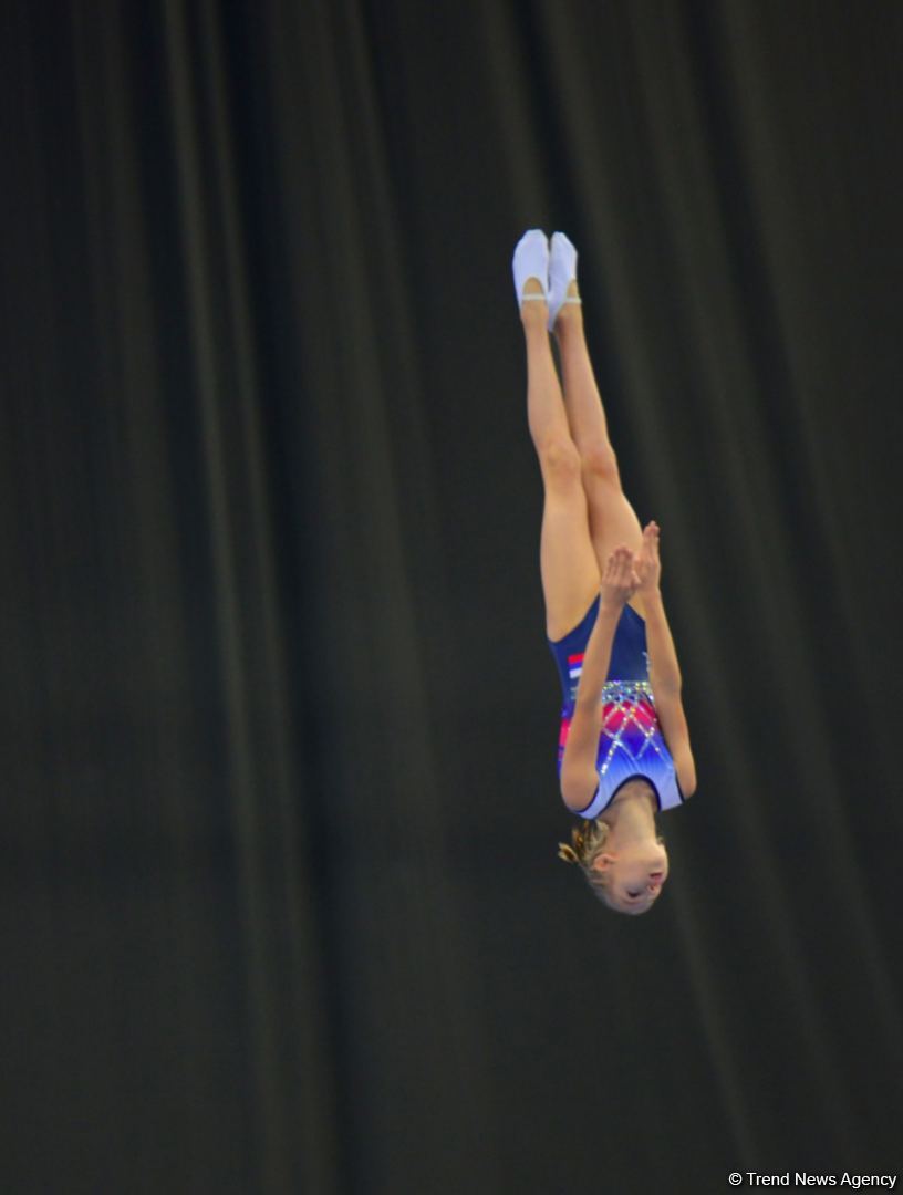 В Баку продолжаются Всемирные соревнования среди возрастных групп по прыжкам на батуте и тамблингу (ФОТО) - Gallery Image