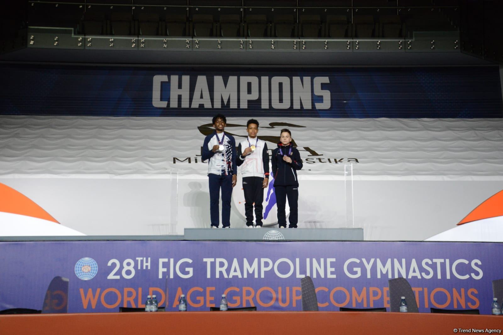 В Баку состоялась церемония награждения победителей заключительного дня Всемирных соревнований среди возрастных групп по прыжкам на батуте и тамблингу (ФОТО) - Gallery Image