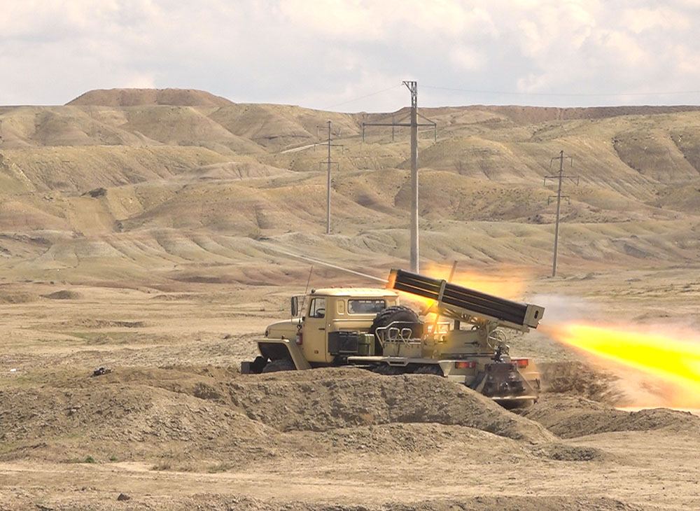 В Азербайджане проведены тактические учения минометных и артиллерийских подразделений с боевой стрельбой (ФОТО/ВИДEО) (версия 2) - Gallery Image