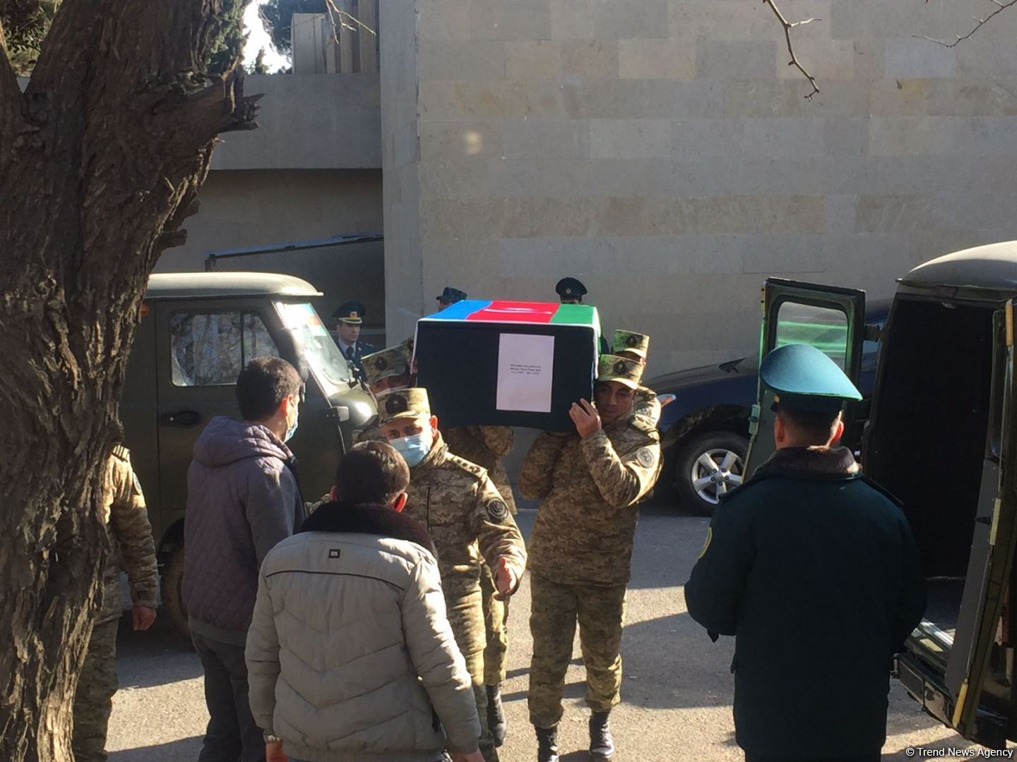 Тела погибших в крушении военного вертолета Госпогранслужбы Азербайджана вывезены на церемонию прощания (ФОТО) - Gallery Image