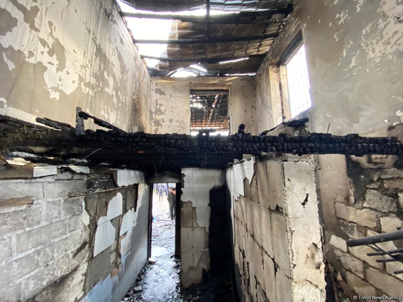 В пожаре в Агджебеди сгорели три члена одной семьи (ФОТО) - Gallery Image