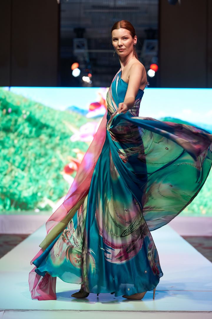 Azerbaijan Fashion Week  - вечерние и свадебные платья, харыбюльбюль, эклектика, ready-to-wear…  (ФОТО)