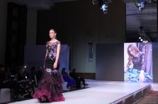 "Карабахская Принцесса" Фахрии Халафовой на Azerbaijan Fashion Week – впервые наряд с принтами харыбюльбюль,  образ Агабейим, розы…(ФОТО)