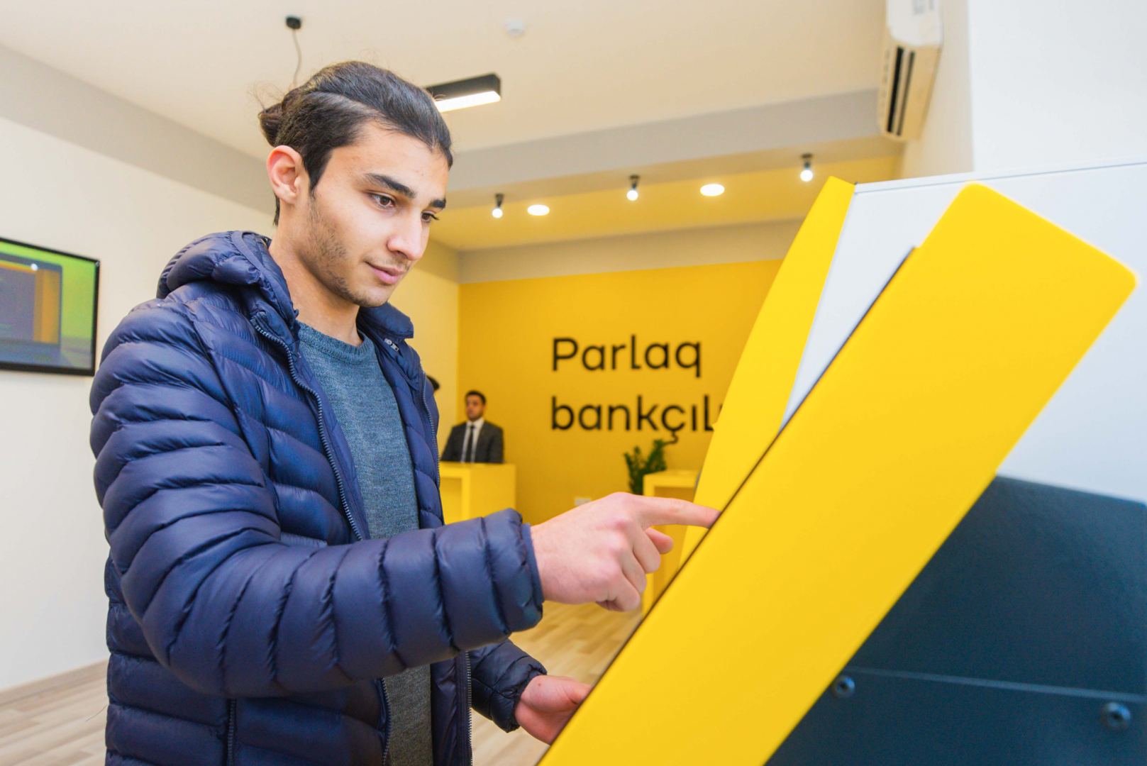 Yelo Bank в сотрудничестве с «ЛУКОЙЛ Азербайджан» запустил свой первый центр самообслуживания (ФОТО) - Gallery Image