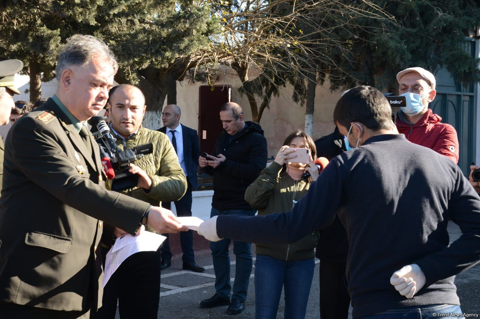 16 saylı cəzaçəkmə müəssisəsindən 14 məhkum azadlığa buraxılıb (FOTO)