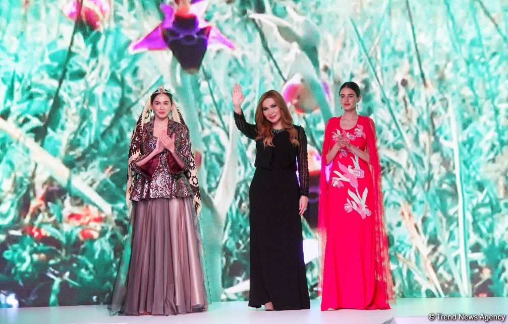 Открылась международная Азербайджанская Неделя моды, посвященная цветку Карабаха харыбюльбюль (ФОТО) - Gallery Image