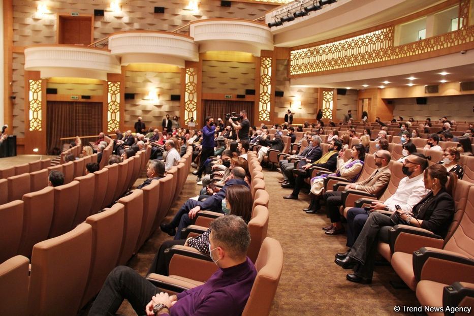 Они создали в Баку кинотеатр, где через 82 года им посвятили фильм "Созидатели" (ФОТО)