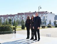 Президент Ильхам Алиев и Первая леди Мехрибан Алиева посетили памятник великому лидеру Гейдару Алиеву, возведенный в центре города Губа (ФОТО/ВИДЕО) - Gallery Thumbnail