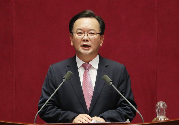 Премьер Южной Кореи заявил о необходимости сдерживания распространения "омикрон"-штамма