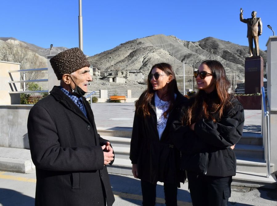 President Ilham Aliyev, First Lady Mehriban Aliyeva meet with residents of Gonagkand settlement (PHOTO/VIDEO)