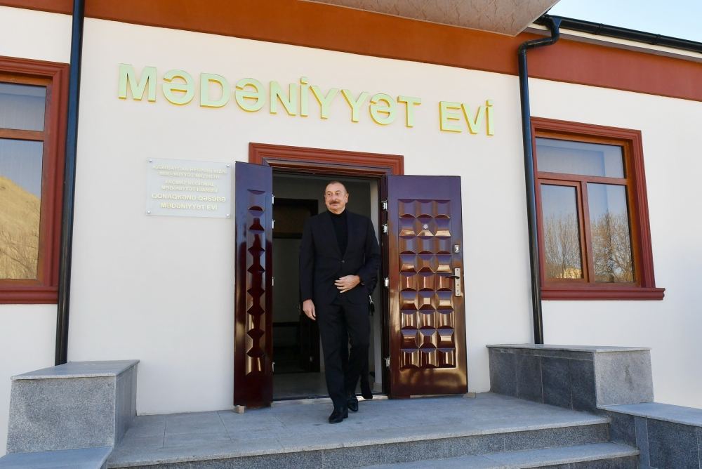 Президент Ильхам Алиев и Первая леди Мехрибан Алиева встретились с жителями поселка Гонагкенд (ФОТО/ВИДЕО) (версия 2) - Gallery Image
