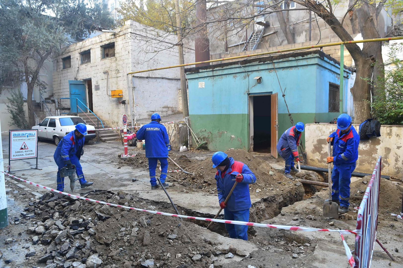 В Сабаильском районе Баку обновляются водопроводные линии (ФОТО)