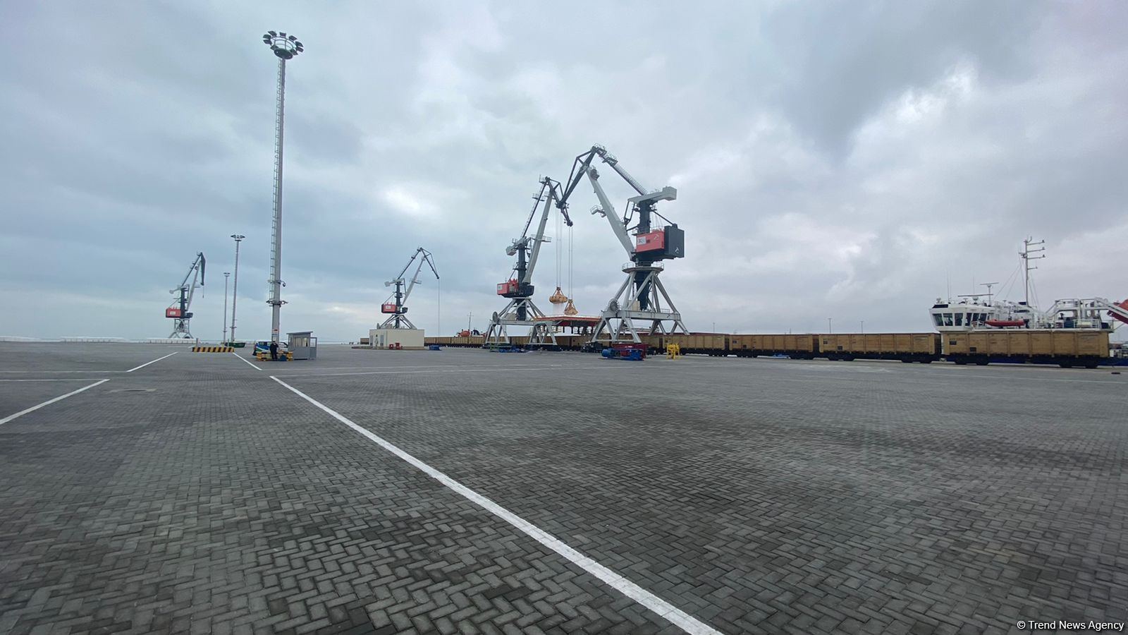 Бакинский морской торговый порт. Порт перевалка мин удобрений. Baku International Sea trade Port CJSC. 12 млн тонн