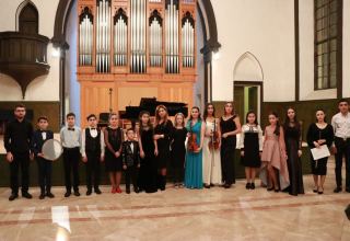 В Баку торжественно отметили юбилей  Gənclərə dəstək – красивая музыка и несмолкающие аплодисменты (ФОТО)