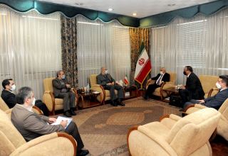 Azerbaijan, Iran hold discussions on development of co-op in oil-gas sector