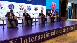 Azerbaijan’s Central Bank talks increase in non-cash payments (PHOTO)