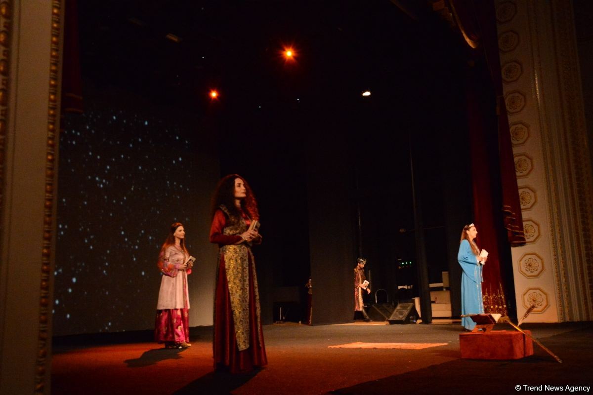 Mərhəmət və ümid işığı... Bakı Bələdiyyə Teatrının kollektivi "Sonsuz Tanrı məhəbbəti" tamaşasını təqdim edib (FOTO)