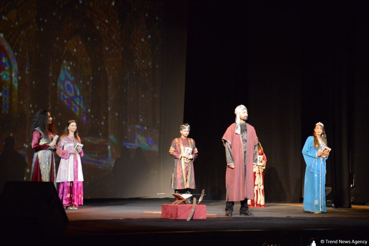 Mərhəmət və ümid işığı... Bakı Bələdiyyə Teatrının kollektivi "Sonsuz Tanrı məhəbbəti" tamaşasını təqdim edib (FOTO)