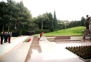 Руководство Министерства обороны Азербайджана почтило память общенационального лидера Гейдара Алиева (ФОТО)