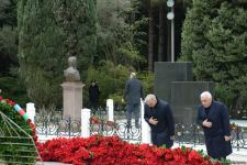 Общественность Азербайджана с глубоким уважением чтит память великого лидера Гейдара Алиева (ФОТО)