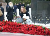 Общественность Азербайджана с глубоким уважением чтит память великого лидера Гейдара Алиева (ФОТО)