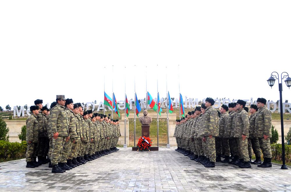В азербайджанской армии проведен ряд мероприятий по случаю Дня памяти общенационального лидера Гейдара Алиева (ФОТО/ВИДЕО)