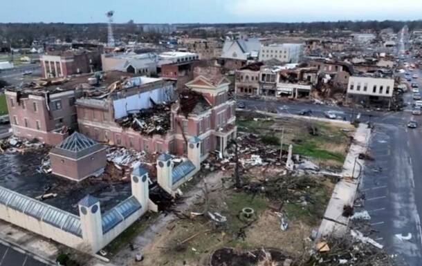 ABŞ-da tornadodan zərər çəkən fabrikin dağıntıları altında təxminən 40 nəfər ola bilər