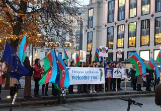 Azerbaijani patriots take to streets in Brussels to meet President Ilham Aliyev (PHOTO/VIDEO)