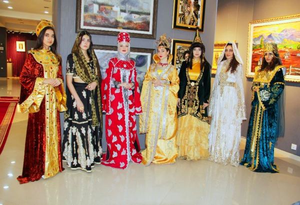 Семь героинь из XII века. Как выглядят азербайджанские красавицы в акварели (ФОТО)