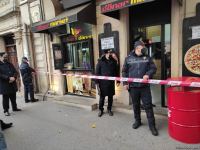 В Баку приостановлена работа донерной, продукцией которой, предположительно,   отравились 8 человек (ФОТО)