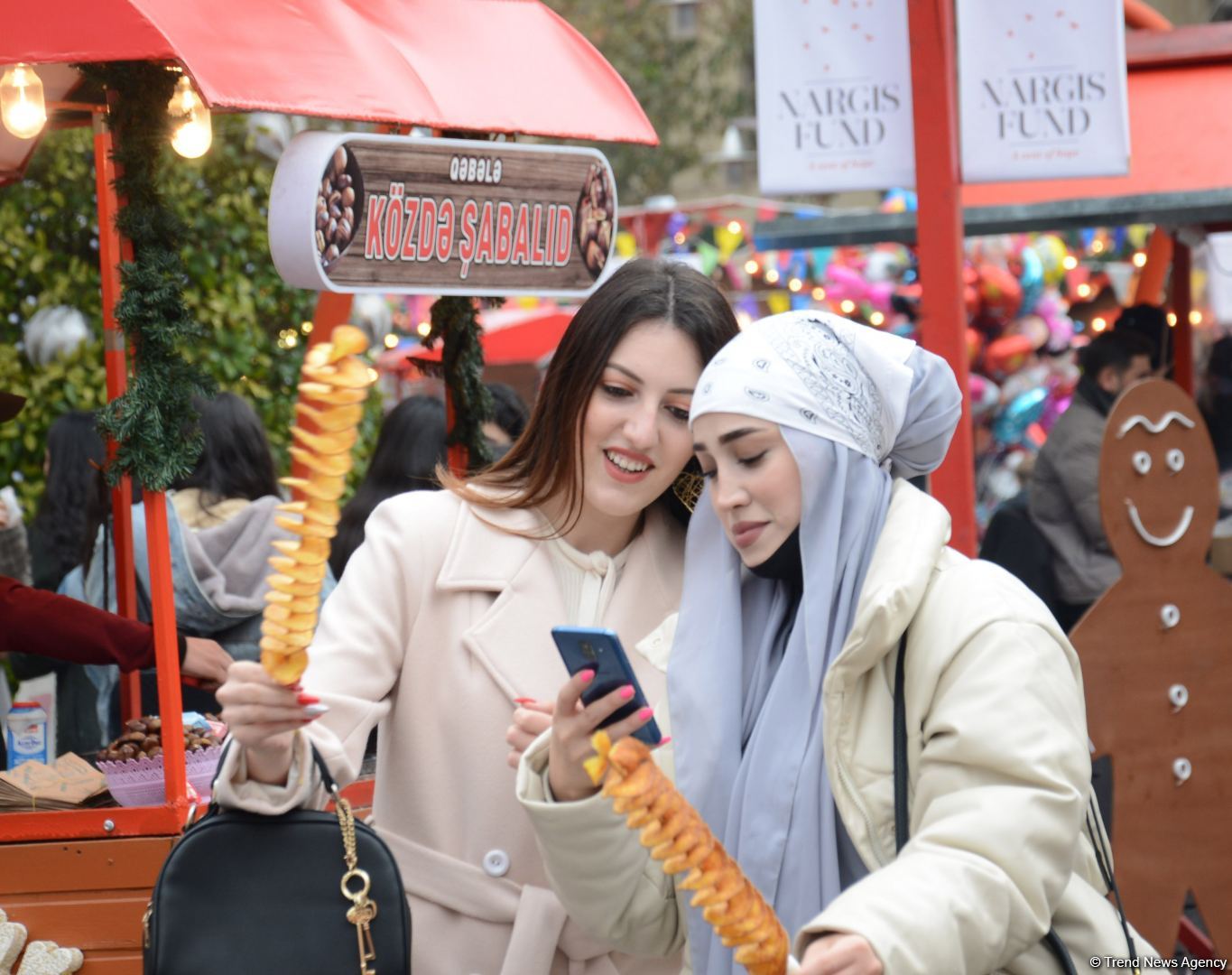 Azerbaijan organizes "Cold hands, warm heart" charity fair (PHOTO)