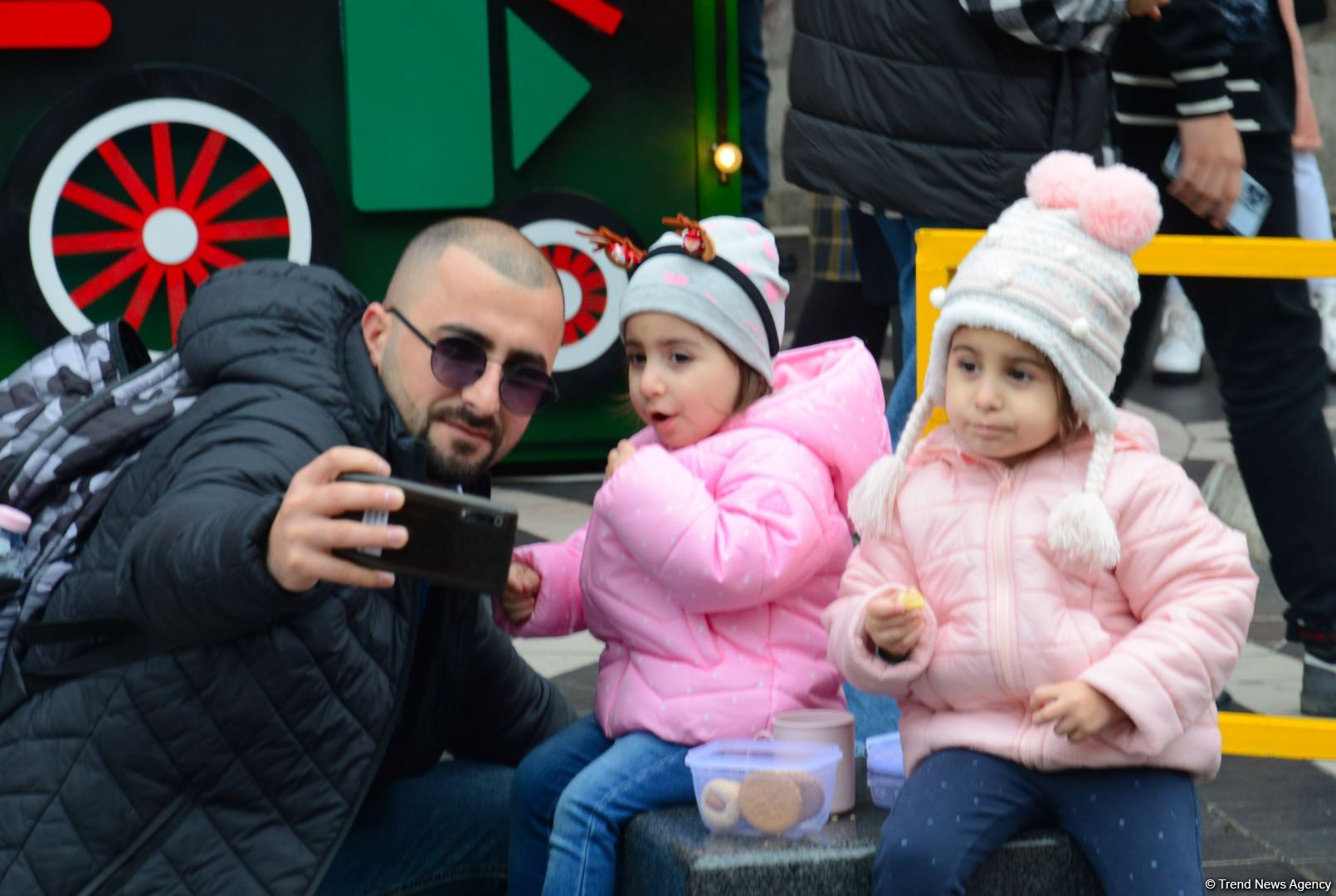 Фоторепортаж с благотворительной ярмарки в Баку  "Холодные руки, горячее сердце" (ФОТО)