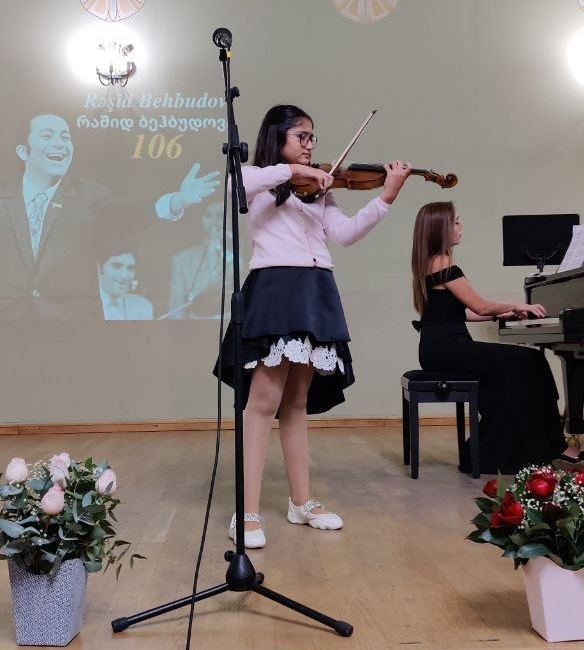 Участники проекта "Gənclərə dəstək" на сцене Тбилисской консерватории (ФОТО/ВИДЕО)