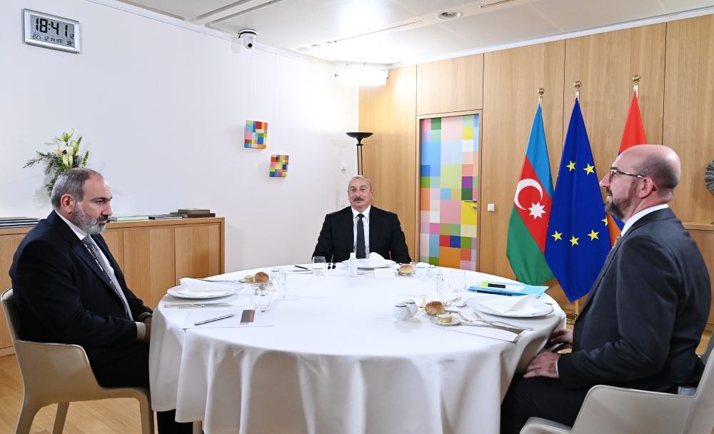 President Ilham Aliyev has joint meeting with President of European Council Charles Michel and Armenian Prime Minister Nikol Pashinyan over dinner in Brussels (PHOTO/VIDEO)
