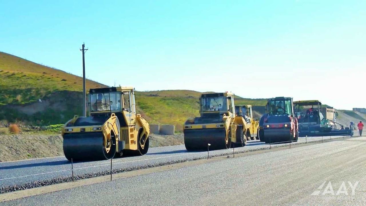 Xudafərin-Qubadlı-Laçın avtomobil yolunun asfaltlanması işlərinə başlanılıb (FOTO)