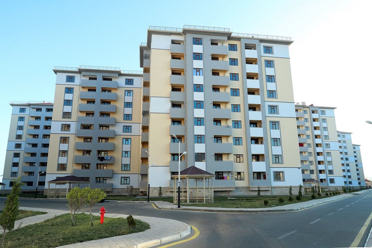 В Азербайджане выставляются на продажу квартиры в домах, построенных для бывших вынужденных переселенцев