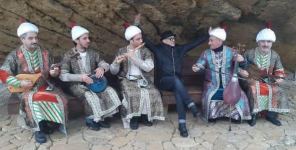 Всемирно известный Papa DJ выступил среди древних скал Гобустана (ВИДЕО, ФОТО)