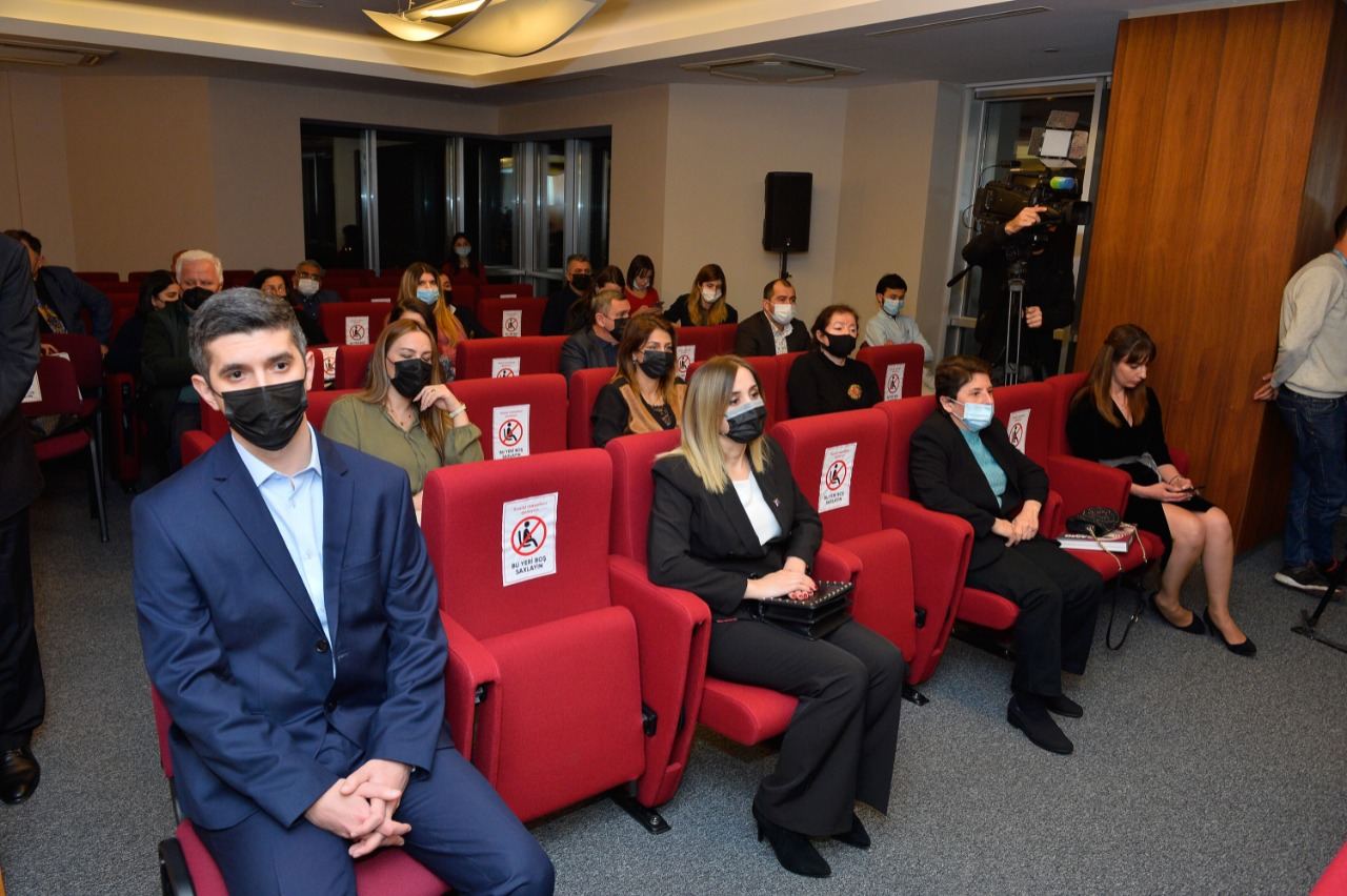 Xalq Bank провел презентацию художественного альбома и экспозицию работ видного мастера  Шамо Абасова (ФОТО)