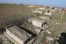 Омбудсмен Азербайджана осуществляет миссию по установлению фактов разрушения кладбищ в Физули (ФОТО)